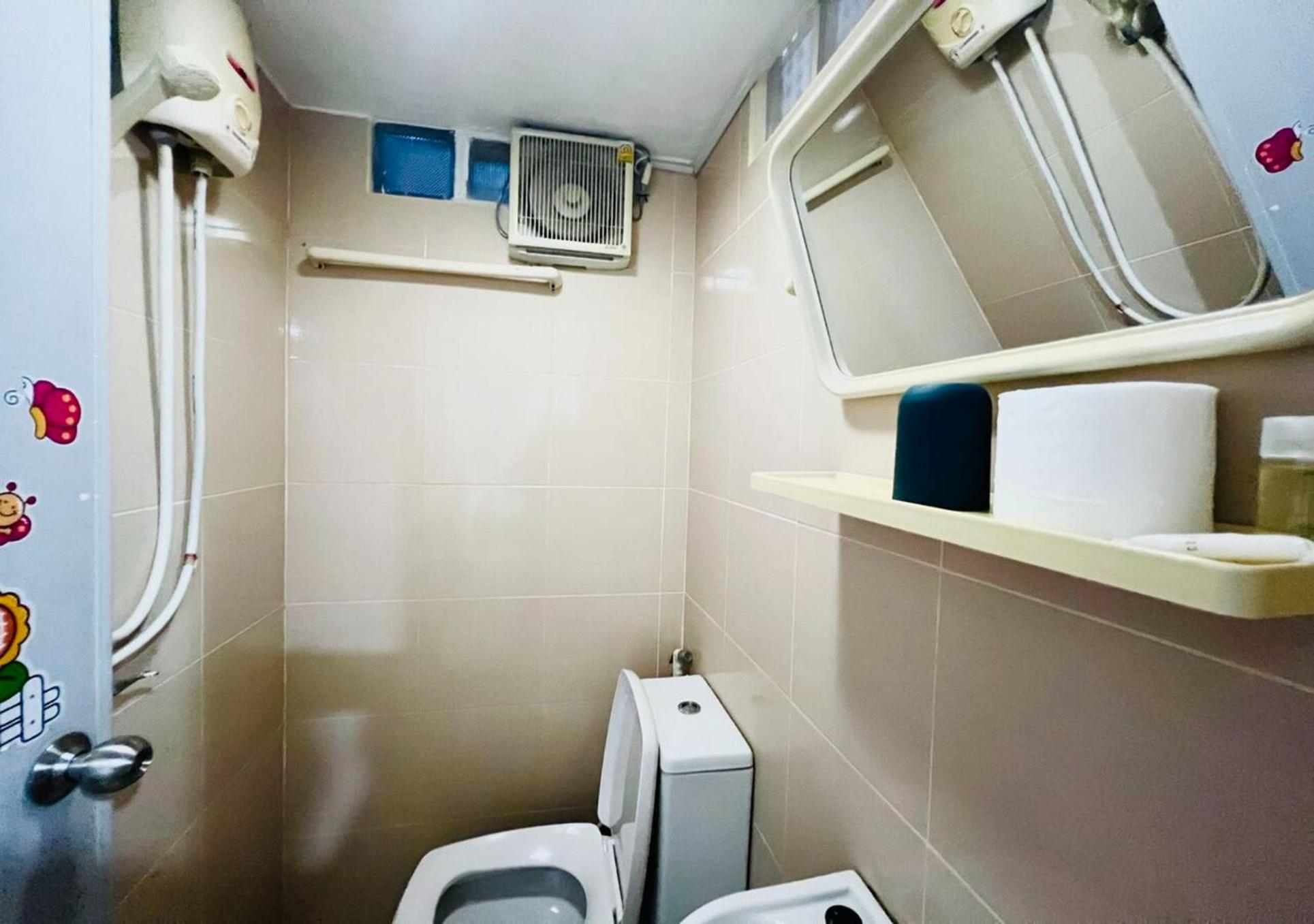 Ree House@Soi Cowboy-Asoke Bts-Mrt Hotell Bangkok Exteriör bild