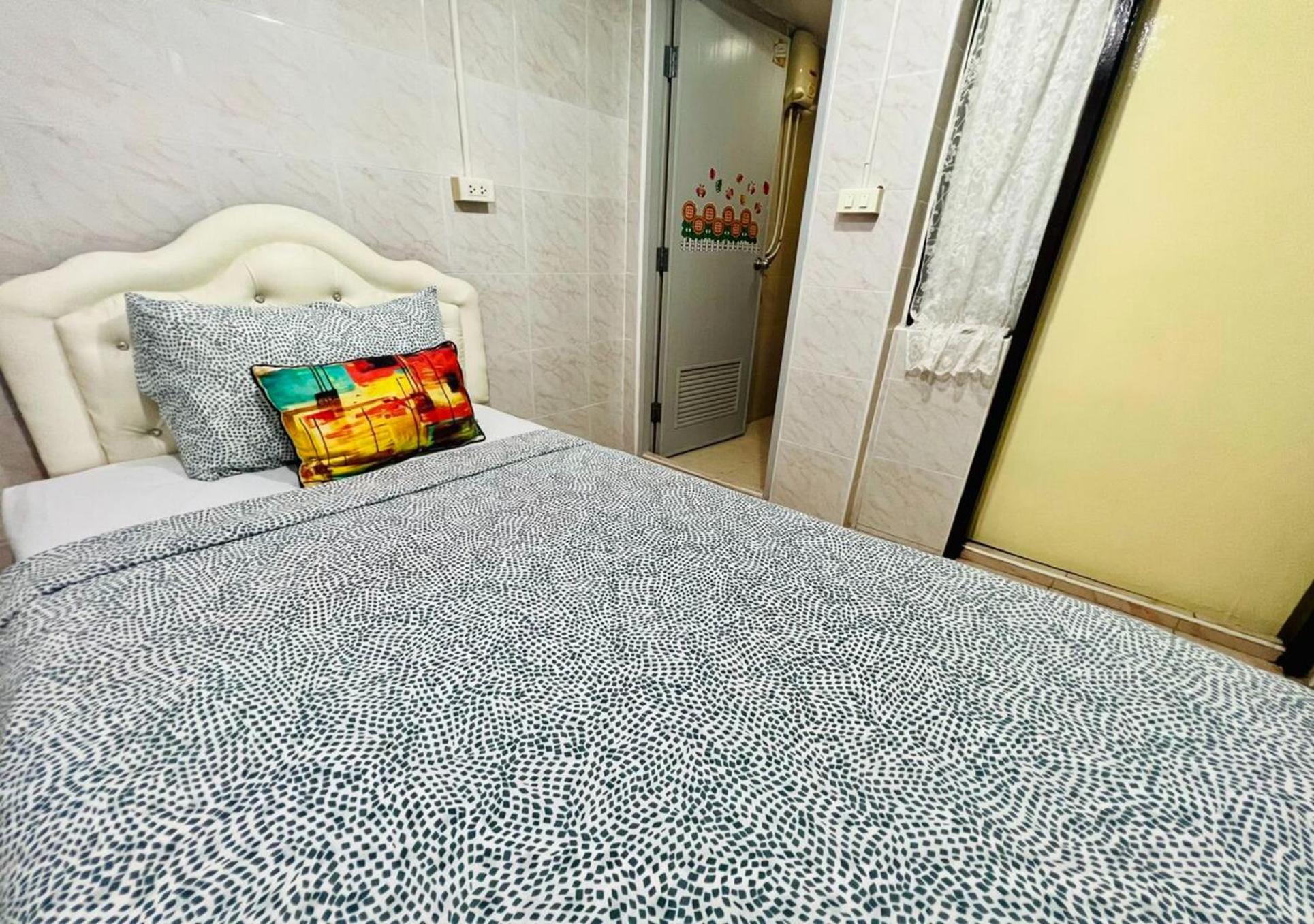 Ree House@Soi Cowboy-Asoke Bts-Mrt Hotell Bangkok Exteriör bild