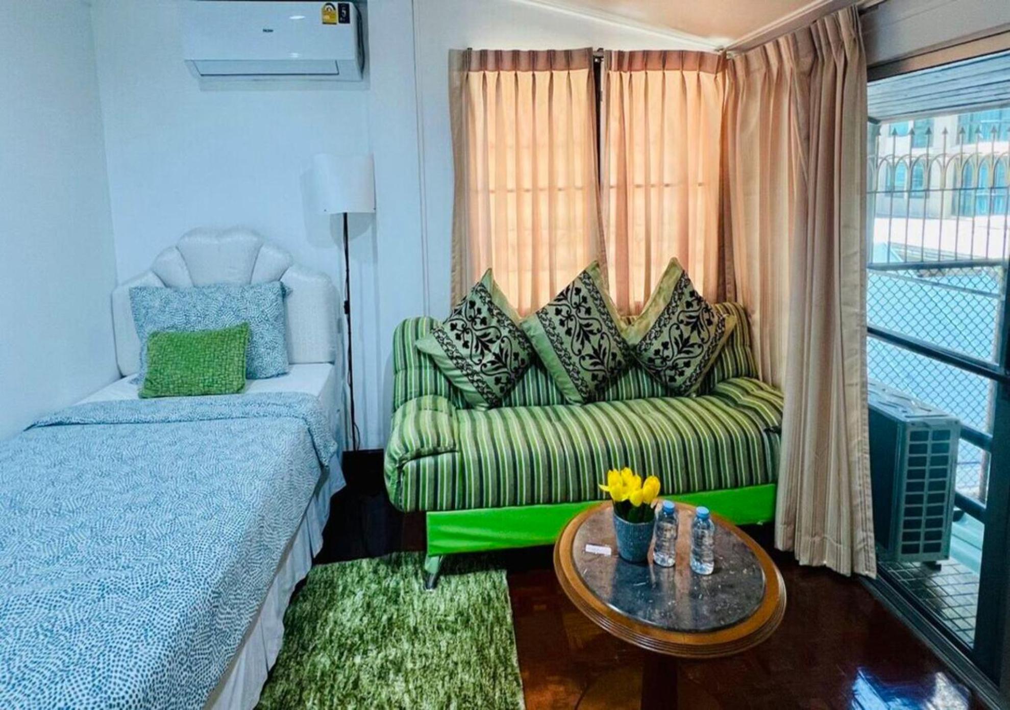 Ree House@Soi Cowboy-Asoke Bts-Mrt Hotell Bangkok Exteriör bild