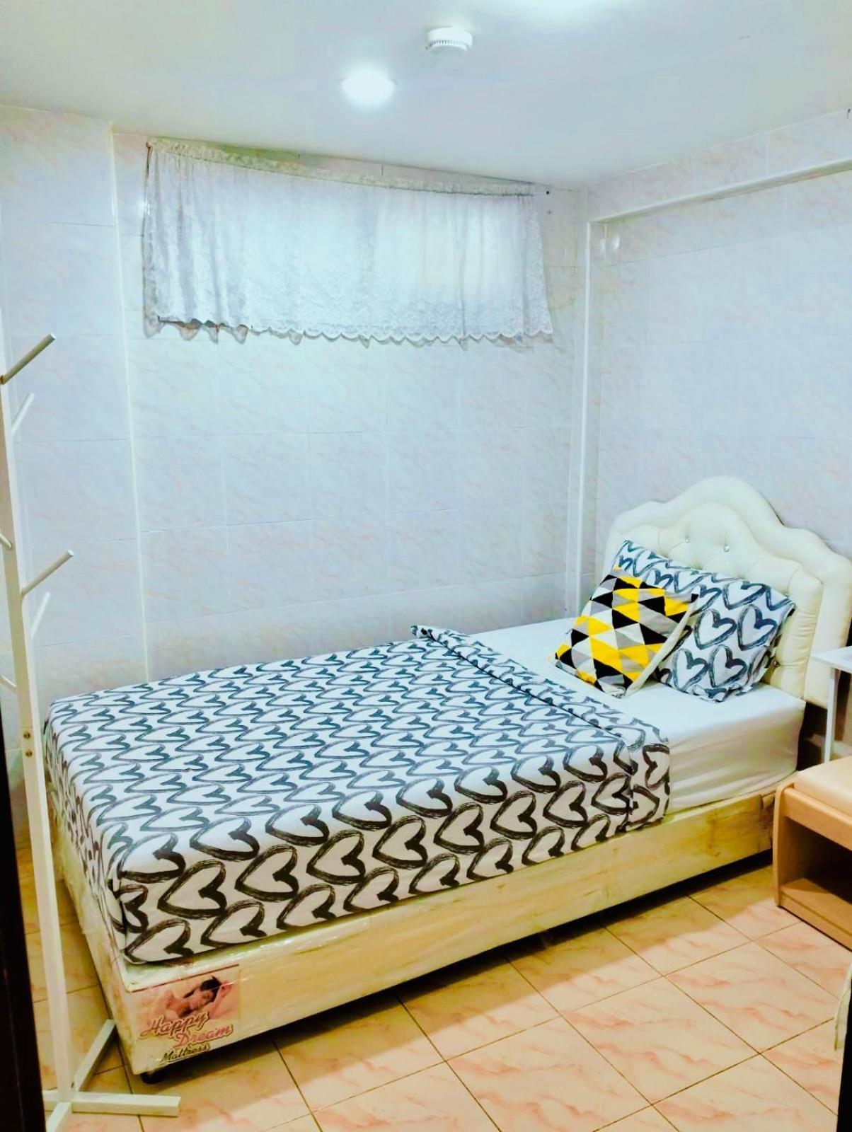 Ree House@Soi Cowboy-Asoke Bts-Mrt Hotell Bangkok Exteriör bild